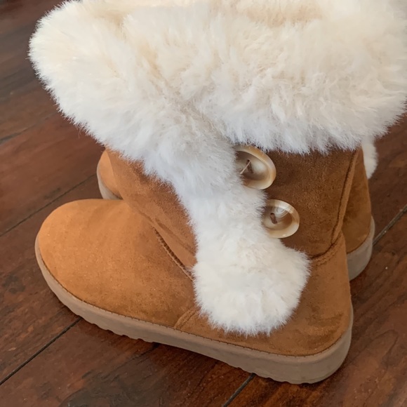 Girls UGG-LIKE boots (not Uggs) - Picture 3 of 7